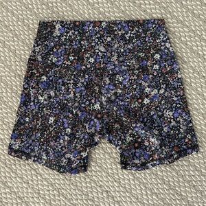 Lululemon Align 6” high rise short in Flower Burst Multi